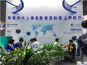 上研领导和来宾相谈甚欢